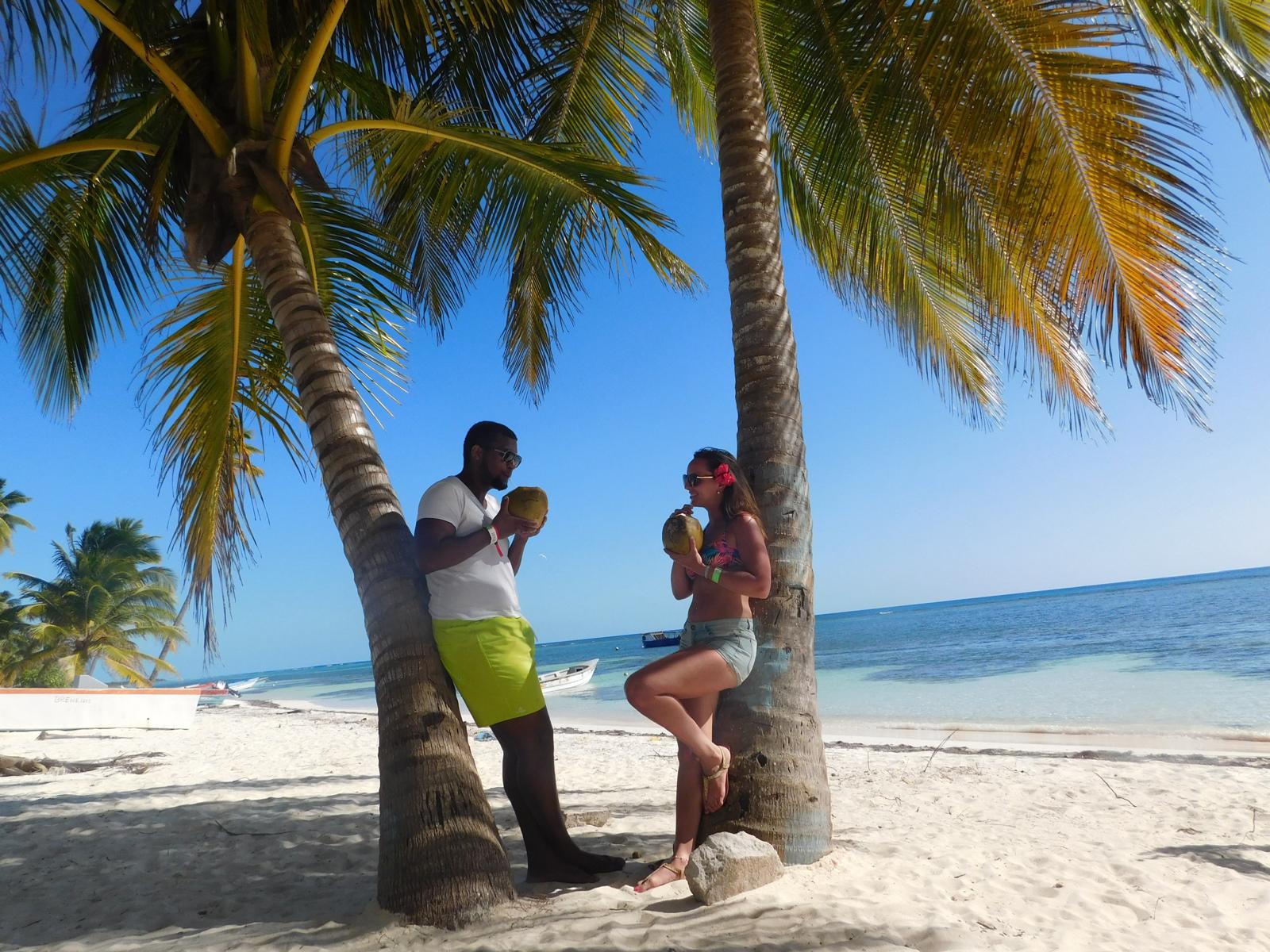 Charlotte et Brice sous les palmiers